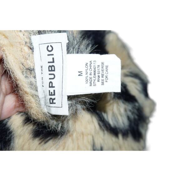 For The Republic Leopard Faux Fur Sweater Size M | Beige Black Animal Print Pull - Picture 6 of 8